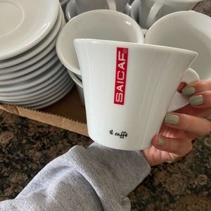 Coffee mugs with plates
